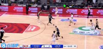 先声夺人！刘铮中投得手后洛夫顿轰进追身三分 上海开场先拿5分